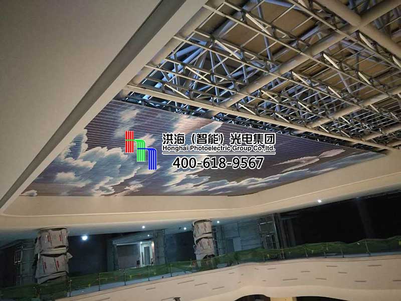 洪海LED天幕在臨沂齊魯園廣場(chǎng)正安裝施工！